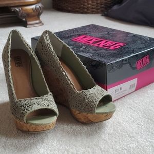 Mix NO. 6 Charlene Wedge Pump Olive size 6.5